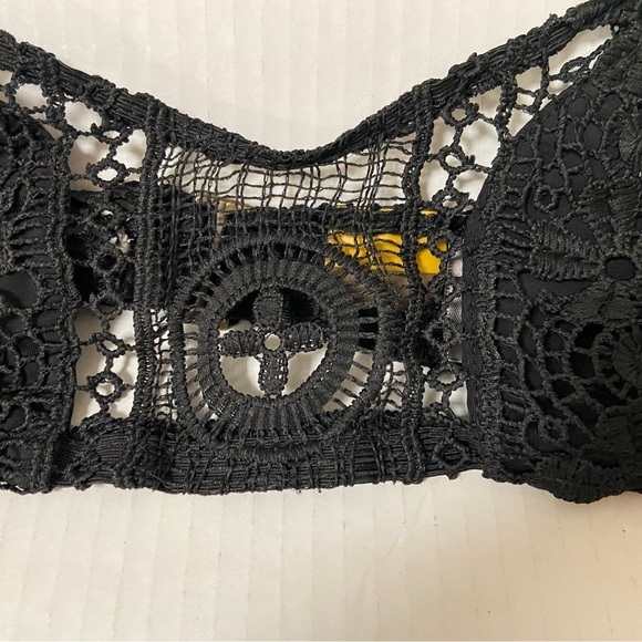 Black crochet bra size medium - Picture 3 of 7